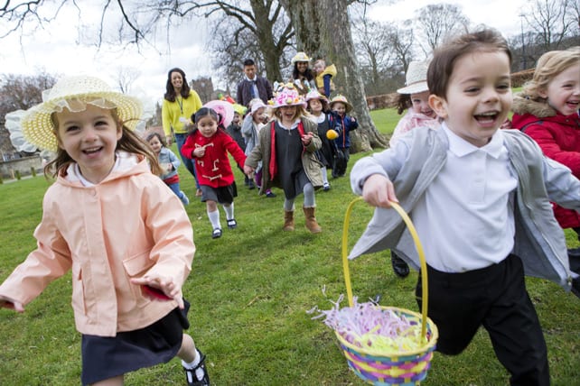 Easter egg shop hunt for kids