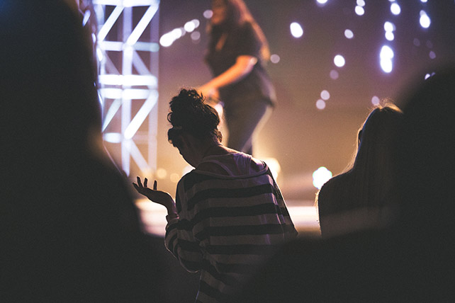 Do Men and Women Worship Differently?