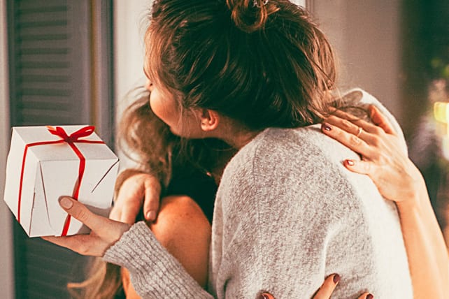 6 Simple Ways to Love Your Neighbors This Holiday Season