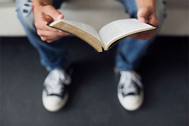 Powerful Youth Devotions on Faith: 16 Resources for Teens