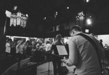 You Can Avoid the Hymns vs Contemporary Worship Trap hymns vs contemporary worship