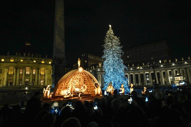 vatican christmas tree