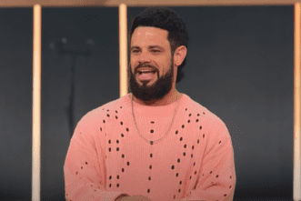 Steven Furtick's Easter Outfit Is Still Generating Discussion, Weeks