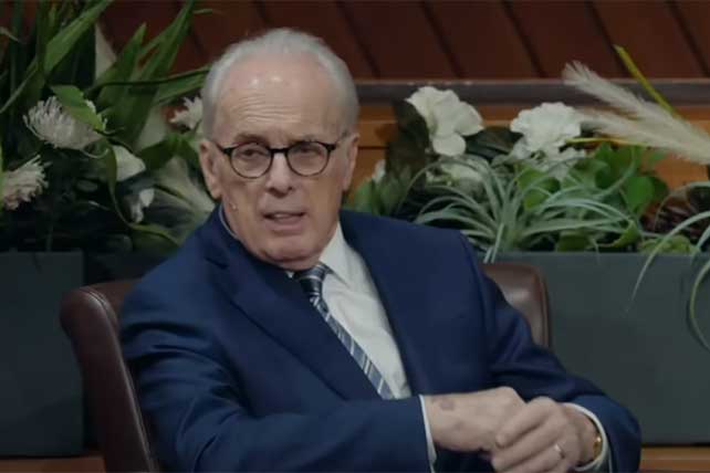 85-year-old John MacArthur informs seminar students one month after his heart surgery