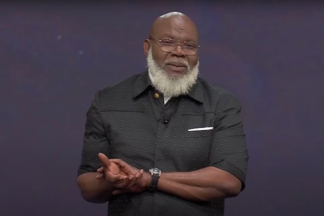 TD Jakes Files Defamation Suit Targeting 'Malicious Lies'; Defendant's  Attorney Says Pastor 'Faked' Medical Episode