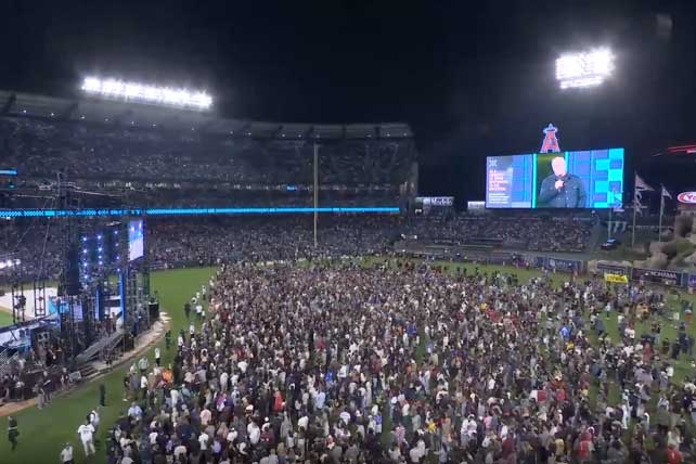 Greg Laurie Harvest Crusade