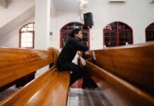 Why Christians Should Invite People to Church inviting to church