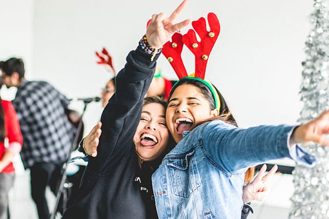 Christmas Games for Youth Groups: 22 Creative Ideas Christmas games