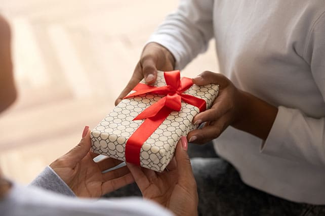 share the gospel at Christmas