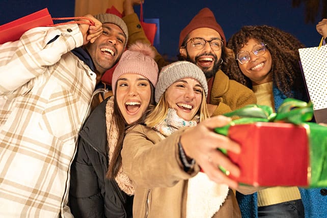 How to Keep Small Groups Thriving Through the Holidays (Without Losing Momentum) small group ministry during the holidays