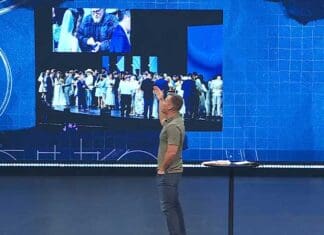 52 Couples Say ‘I Do’ During a Mass Wedding After Sermon at Texas Megachurch Mass Wedding Josh Howerton