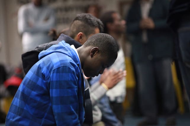 Are Altar Calls Biblical? 4 Mistakes That Quietly Distort the Gospel